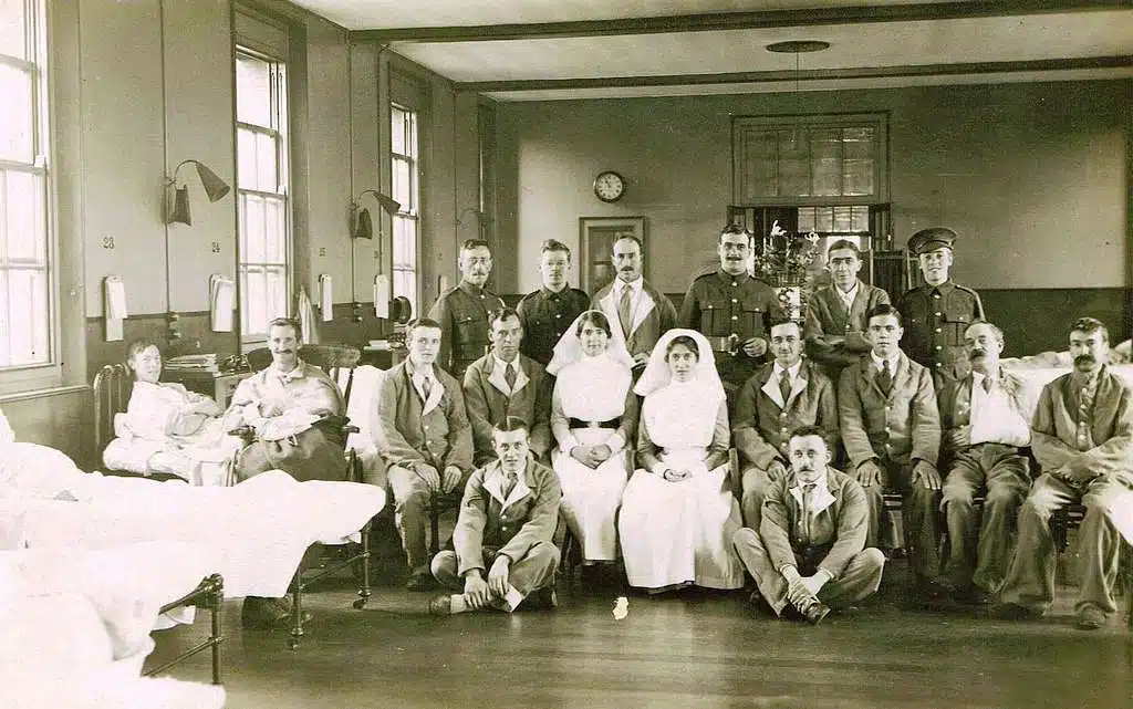Black and white postcard image of WW1 Soldiers convalescing Lewisham War Hospital CC